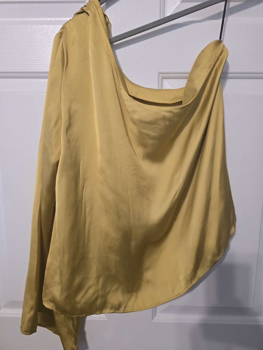 H&M Satin Asymmetric One-Shoulder Top in Mustard Yellow Sz. L
